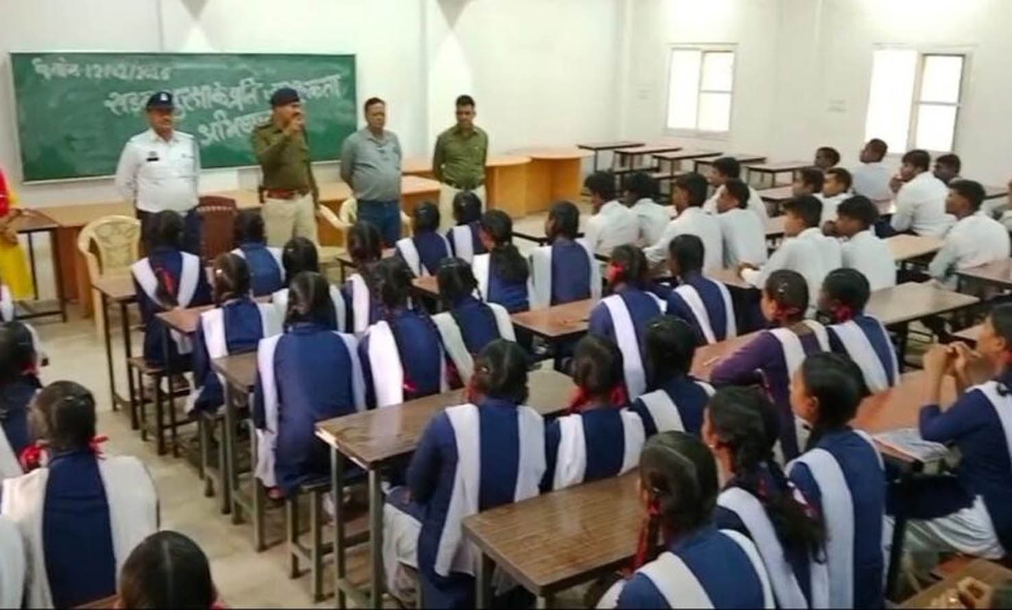 यातायात पुलिस ने सड़क सुरक्षा को लेकर चलाया जागरूकता अभियान