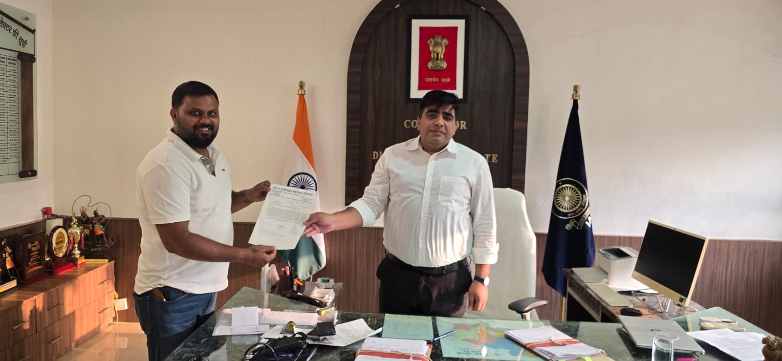 दीपका के देशी-विदेशी शराब दुकान बंद करने की मांग, पार्षद अविनाश सिंह ने कलेक्टर कुणाल दुदावत को सौंपा ज्ञापन