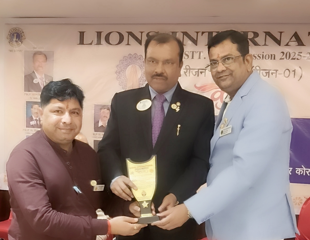 विशेष चिकित्सा गतिविधियों के लिये बेस्ट हेल्थ प्रोजेक्ट के अंतर्गत स्पेशल सर्विस अवार्ड से लायन डा.नागेंद्र नारायण शर्मा को किया गया सम्मानित।