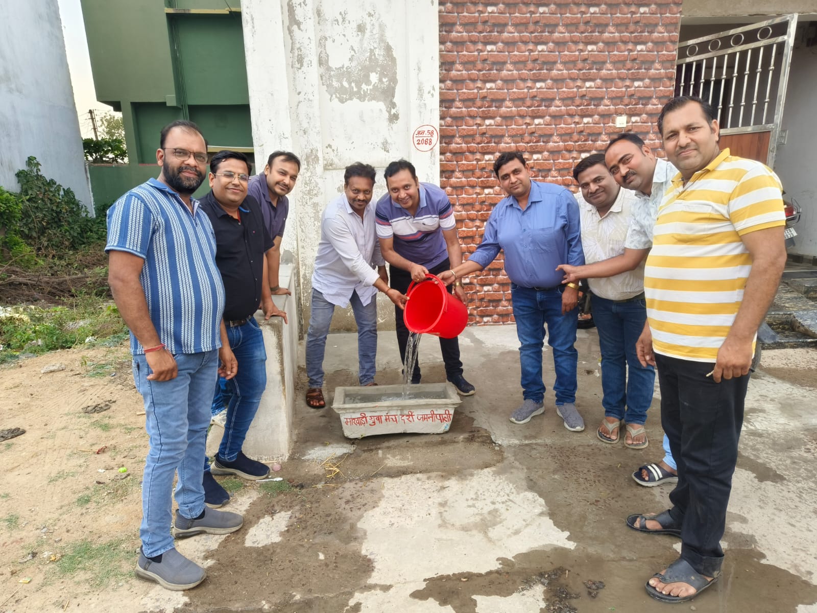 मारवाड़ी युवा मंच दर्री जमनीपाली द्वारा किया गया गौमाता हेतु कोटना वितरण