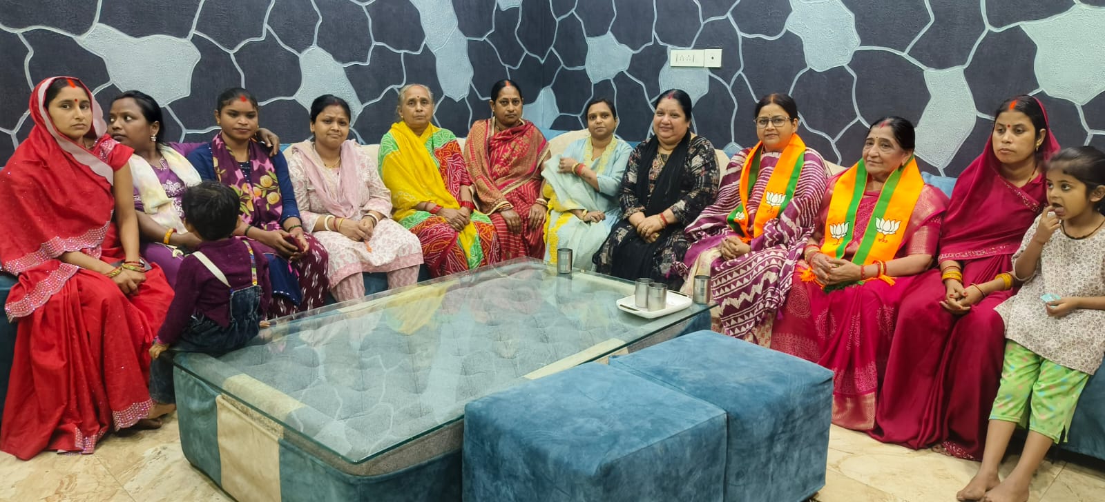 भाजपा स्थापना दिवस पर दीपका में वरिष्ठ कार्यकर्ताओं का सम्मान, महिला मोर्चा की सक्रिय पहल