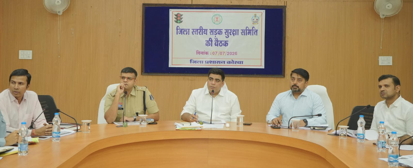 सड़क दुर्घटनाओं पर प्रभावी नियंत्रण व सुरक्षित यातायात के लिए कलेक्टर व एसपी ने ली सड़क सुरक्षा समिति की समीक्षा बैठक