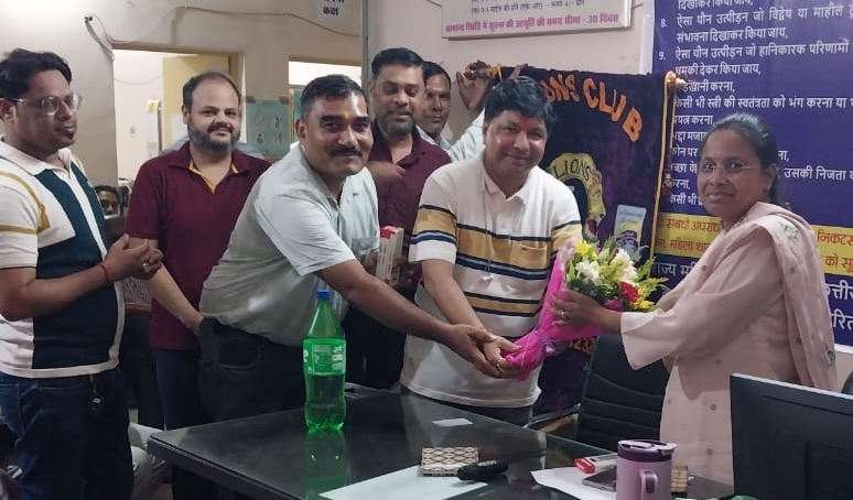 लायंस क्लब कोरबा एवरेस्ट ने जिला आयुर्वेद अधिकारी डॉ.श्वेता एक्का के मुख्य आतिथ्य में जिला आयुर्वेद कार्यालय निहारिका कोरबा में कार्यक्रम आयोजित कर 60 आयुष चिकित्सकों को सम्मानित कर मनाया डॉक्टर्स डे