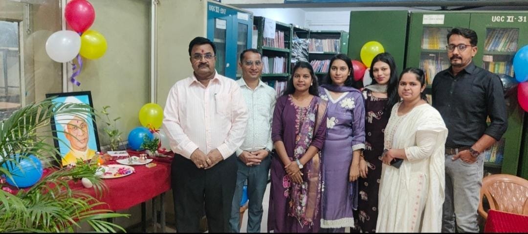 शिक्षक सिर्फ किताबी ज्ञान नहीं देते, वे अपने विद्यार्थी के चरित्र और व्यक्तित्व का निर्माण करते हैं: डॉ प्रशांत