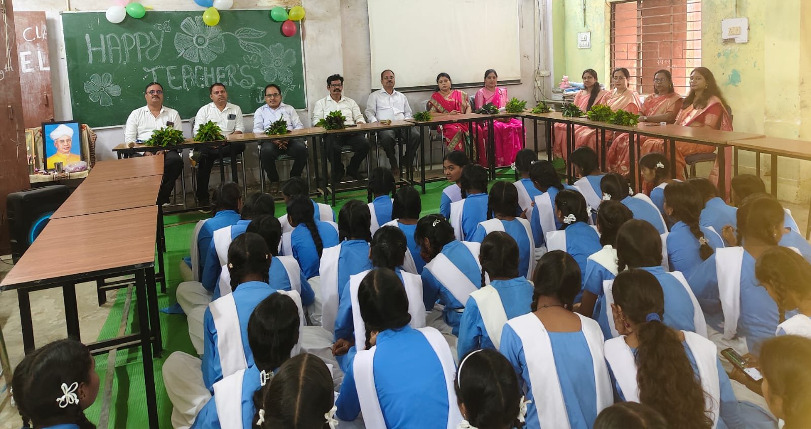 शासकीय उच्चतर माध्यमिक विद्यालय अजगरबहार में हर्षोल्लास के साथ मनाया गया शिक्षक दिवस