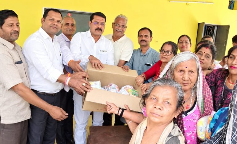 सेवा संकल्प अभियान में दिखी संवेदना की मिसाल, कुष्ठ आश्रम पहुंचकर गोपाल मोदी ने बांटी खाद्य सामग्री व स्वच्छता किट